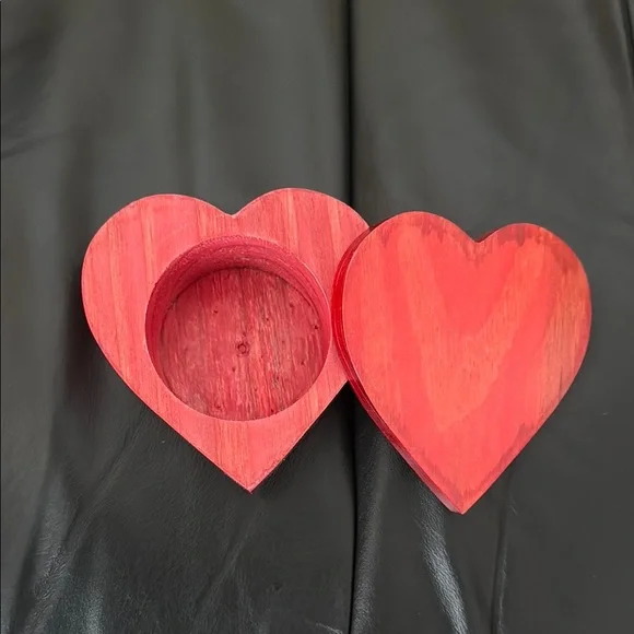Wooden heart box - Picture 2 of 3